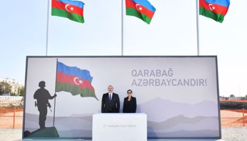 ilham-eliyev-ve-mehriban-eliyeva-bakida-insasi-davam-etdirilen-zefer-parkinda-olublar-yenilenib-foto
